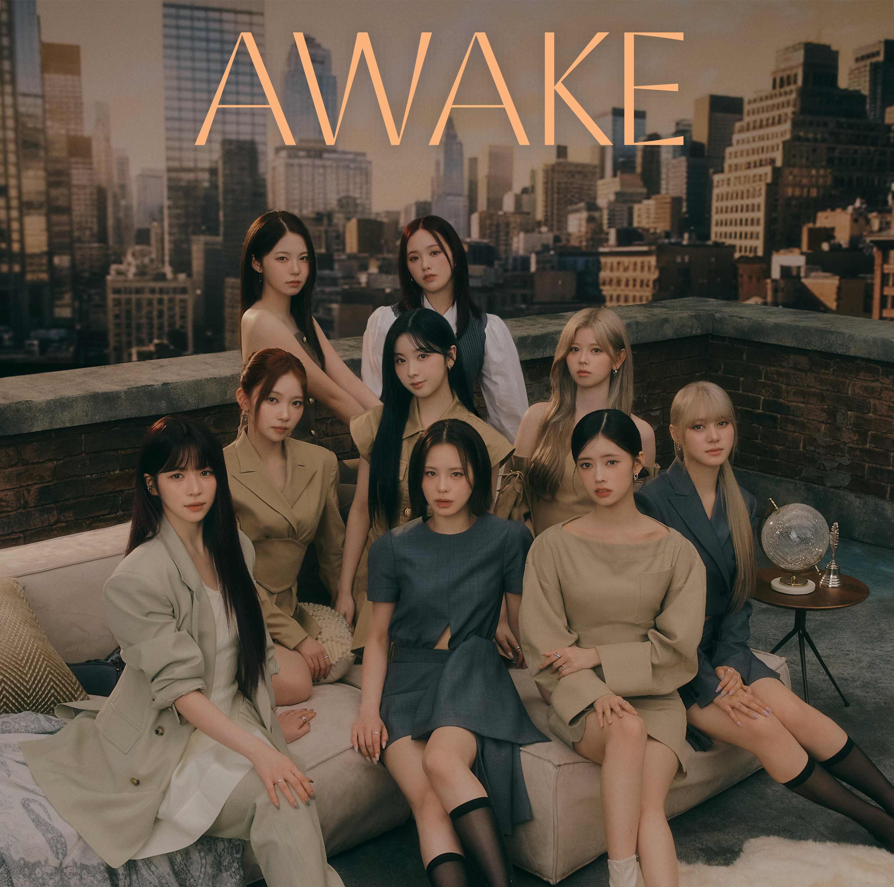 NiziU 1st Mini Album『AWAKE』が、各種音楽チャートを席捲！！「2025